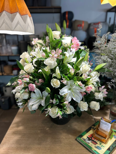 Arreglo 50 rosas, liliums y astromelias