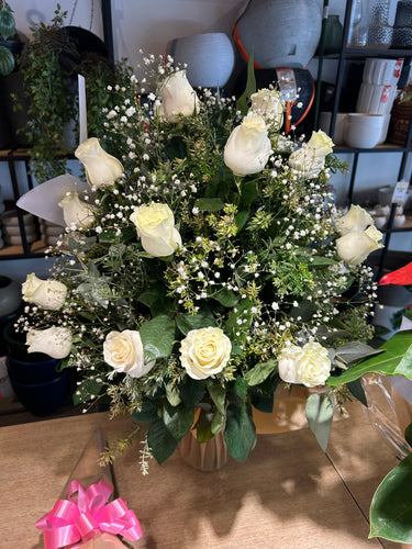 Gran arreglo de rosas blancas