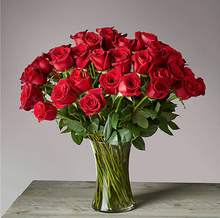 Cargar imagen en el visor de la galería, 50 Rosas en Florero