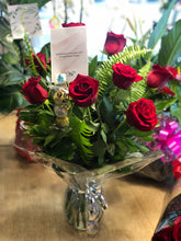 Cargar imagen en el visor de la galería, Rivera Flores Florero con rosas y chocolates