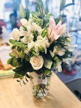 Cargar imagen en el visor de la galería, Rivera Flores Florero Armonía