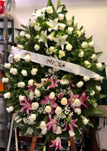 Cargar imagen en el visor de la galería, Rivera Flores Corona Rosas y Liliums