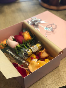 Caja Rosada Rosas + Ferrero con florero