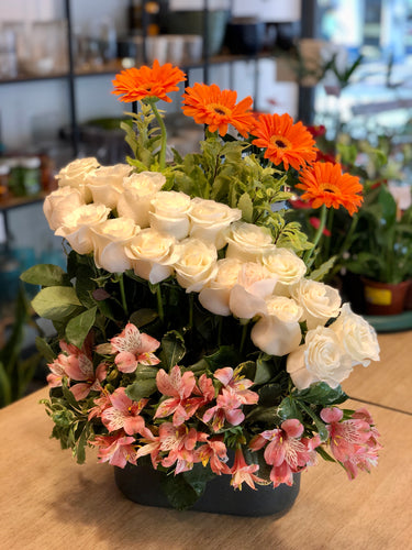 Escalera de Rosas y Gerberas