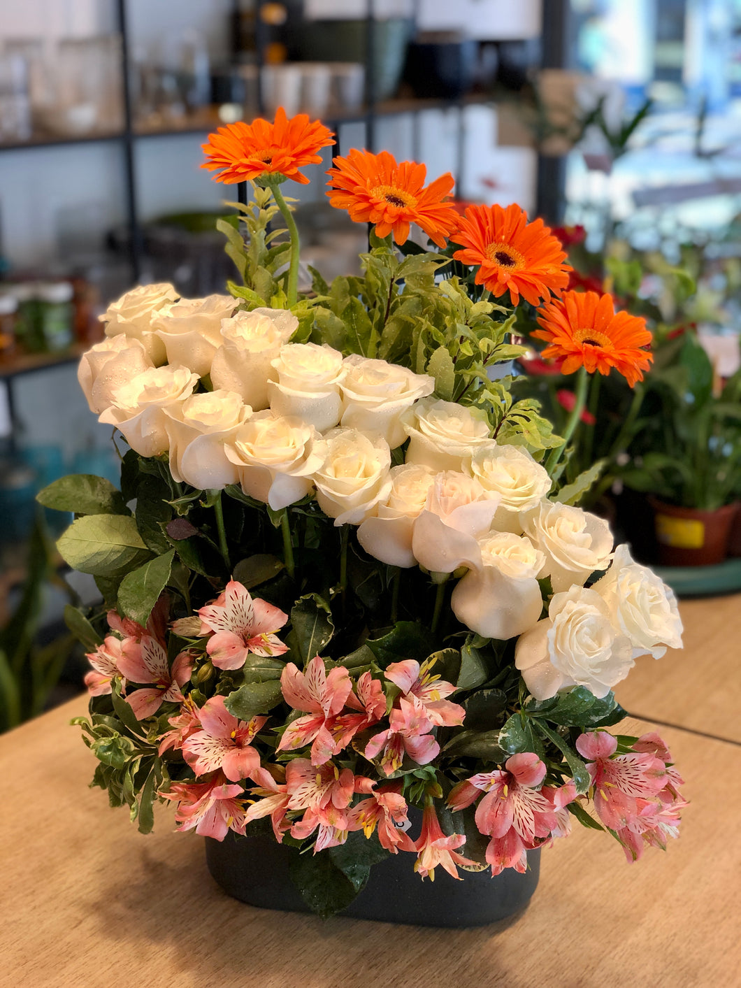 Escalera de Rosas y Gerberas