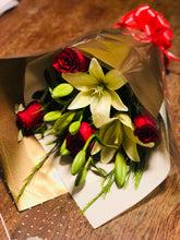 Cargar imagen en el visor de la galería, Rivera Flores - Floreria ramo variado Ramo de rosas y Liliums