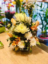 Cargar imagen en el visor de la galería, Rivera Flores - Floreria Centro variado Centro Otoño