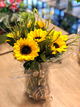 Cargar imagen en el visor de la galería, Rivera Flores Girasoles Girasoles en Frasco Vintage