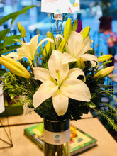 Cargar imagen en el visor de la galería, Rivera Flores Liliums blancos Liliums en cilindro